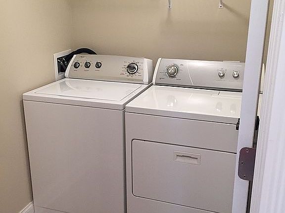 5th image of 36 Brownstone Dr