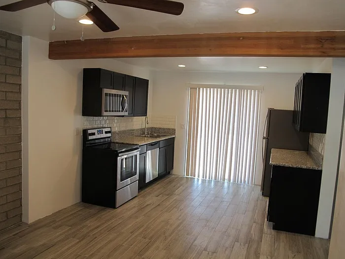 3 bed, 2.0 bath, 1052 sqft, $1,750 — Photo 4