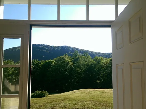 33 Misty Ridge Dr, Rockport, ME 04856