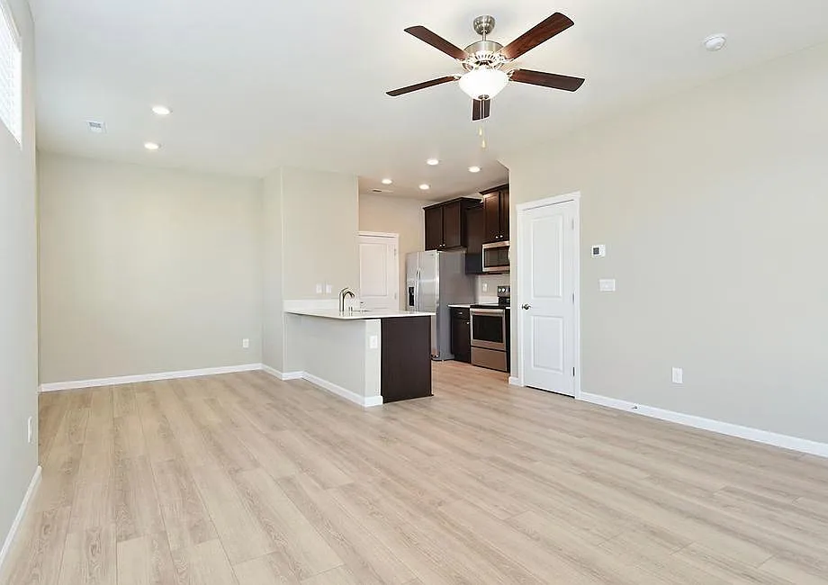 7045 NE 155th Cir — Photo 3