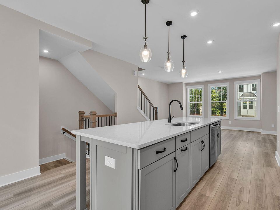 1st image of 1108 Blackthorn Ln