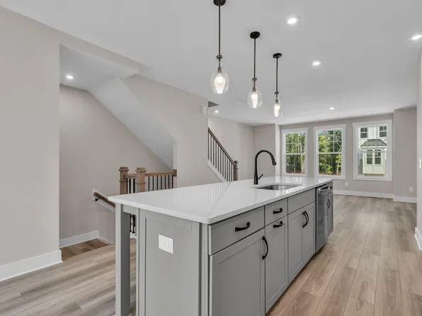 1108 Blackthorn Ln, Durham, NC 27703