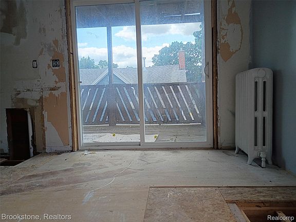 5th image of 510 Pleasant St APT 5