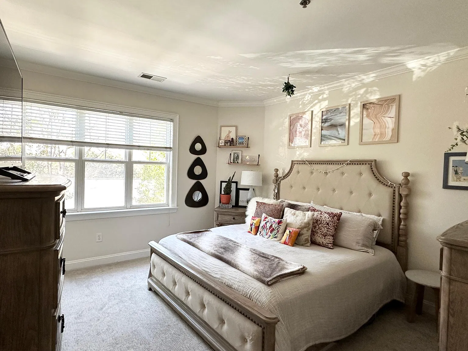 3 bed, 1404 sqft, $2,300 — Photo 2