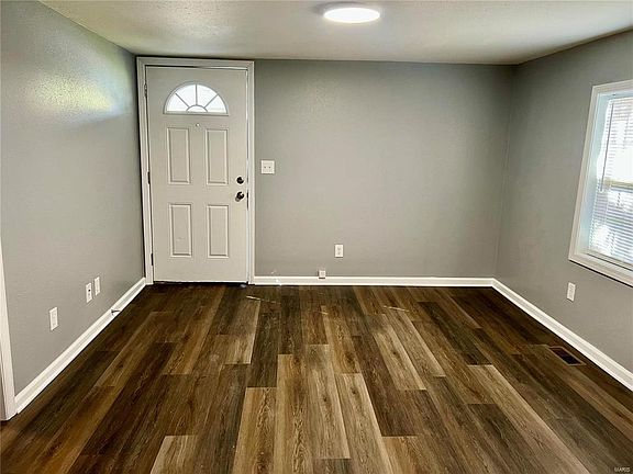 2nd image of 2951 Hillcrest Ave