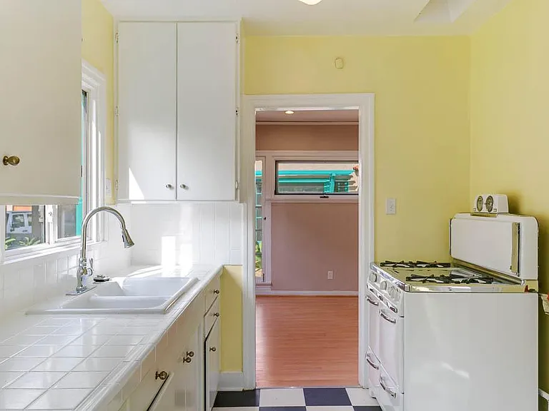 615 S Columbus Ave — Photo 8