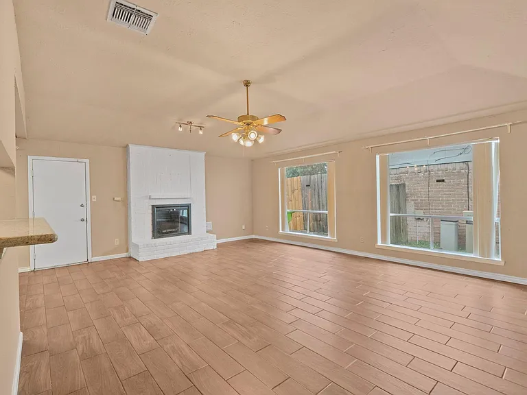 16719 Sky Blue Ln — Photo 7