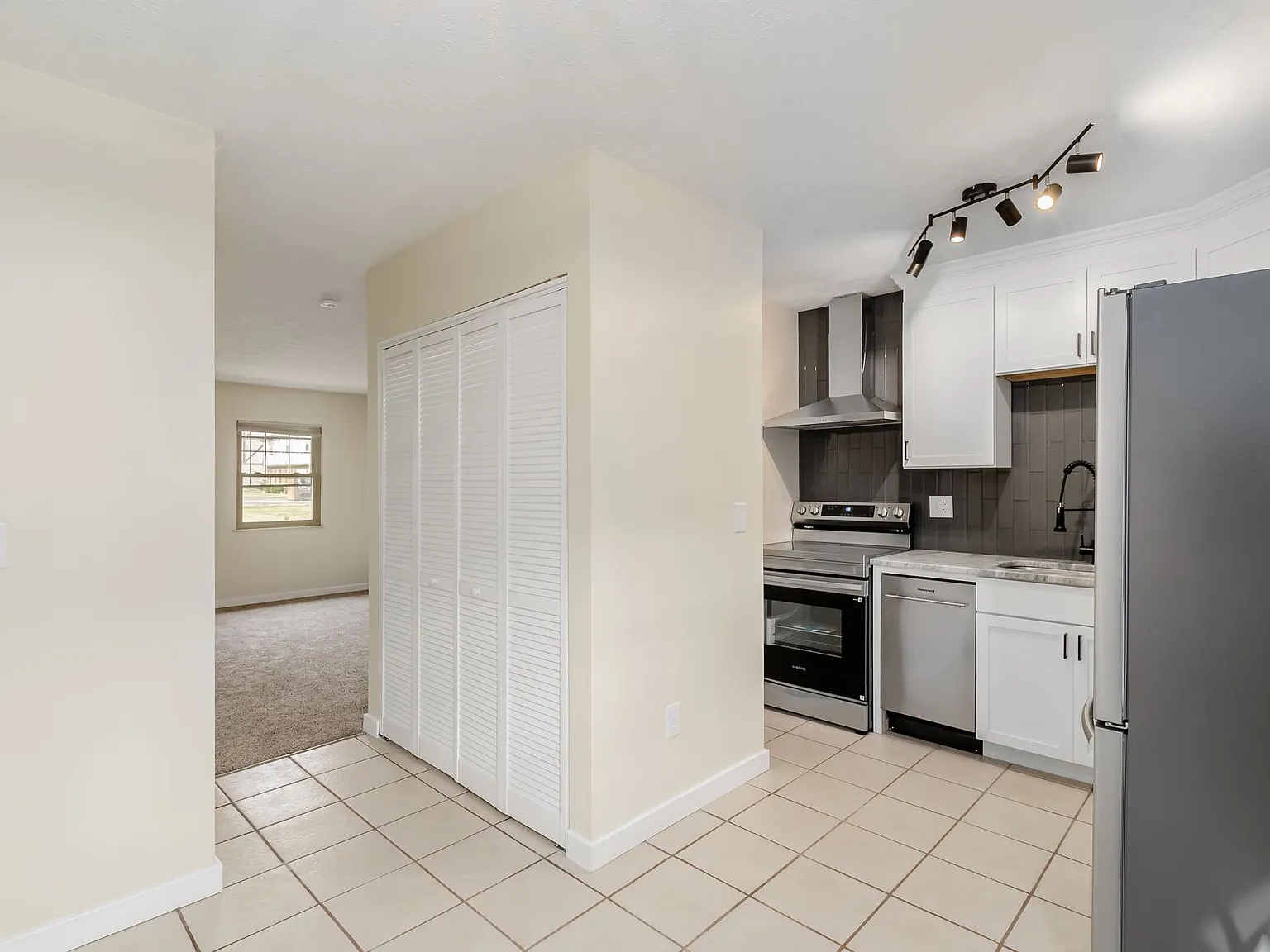 2 bed, 850 sqft, $1,225 — Photo 3