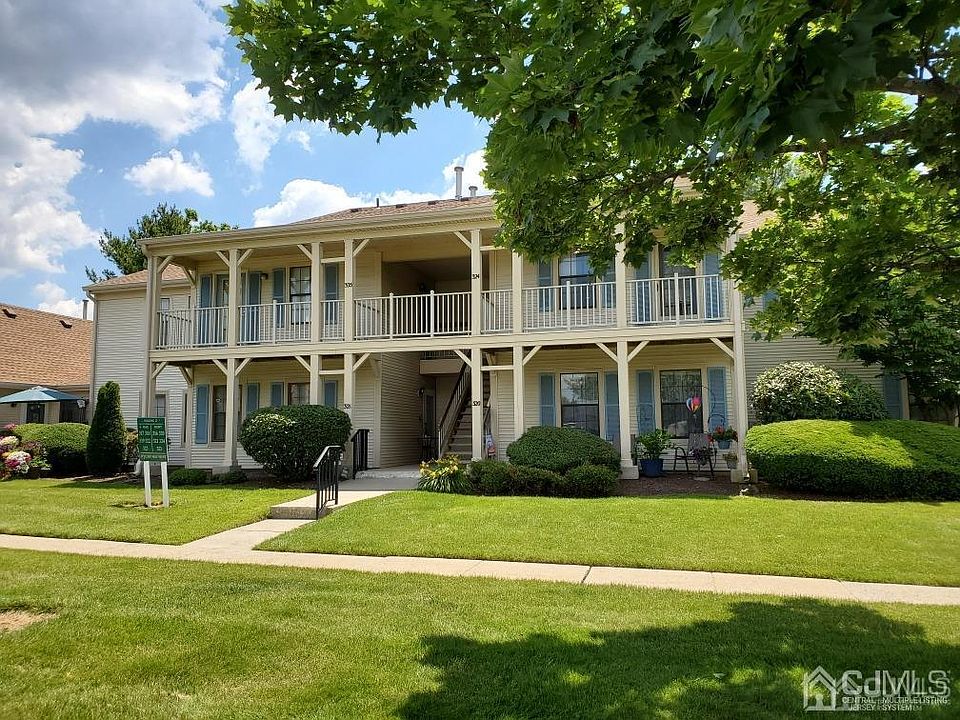 1st image of 324 Wycoff Way W