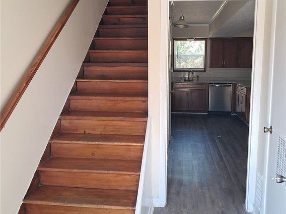 2nd image of 1303 Leacrest Dr