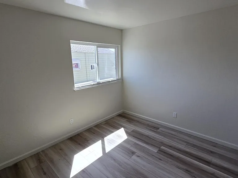 3 bed, 1.0 bath, 1100 sqft, $2,895 — Photo 8