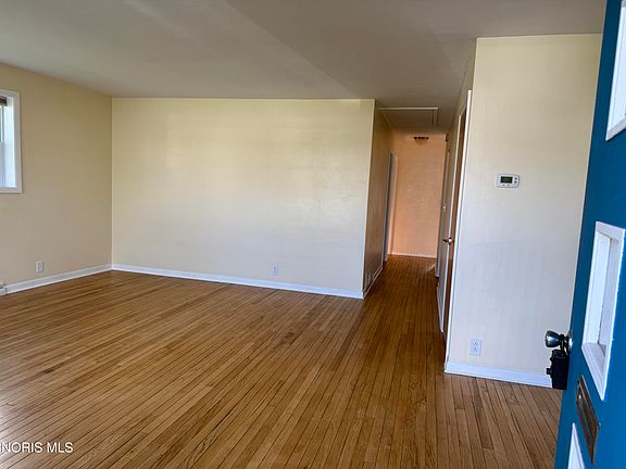 3rd image of 411 S Collinwood Blvd