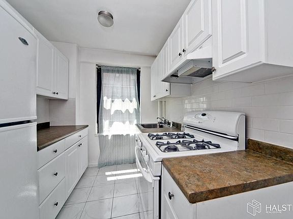 3rd image of 409 Grand St #E1605
