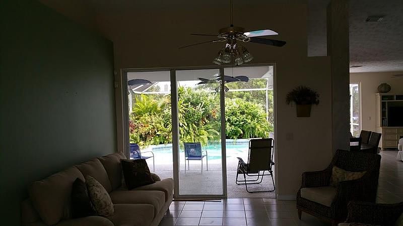1st image of 691 SE Whitmore Dr