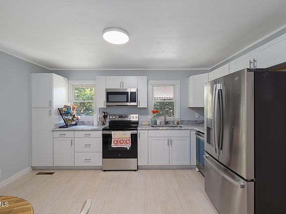 5th image of 722 Rose Ln