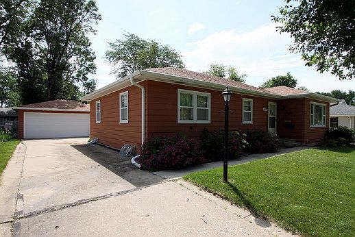 2.5 car detached garage