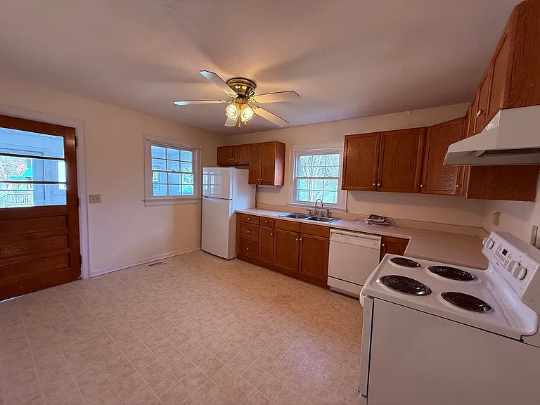 1617 Kennedy Ave — Photo 5