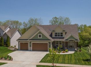 1924 Blackhawk Dr, Grafton, WI 53024