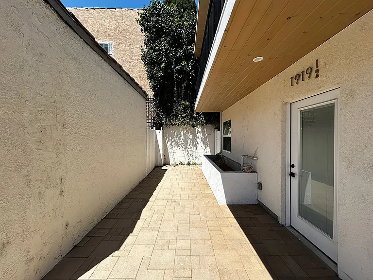 1917 Santa Ynez St — Photo 30