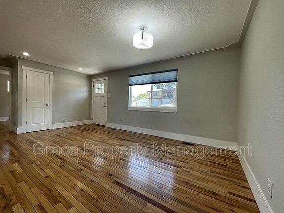 4th image of 1025 N Newton St