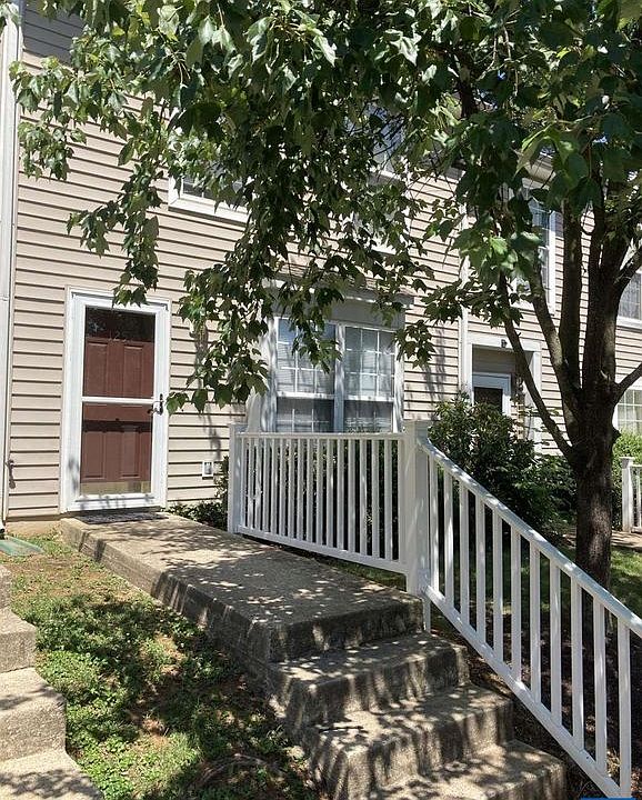 2nd image of 125 Waterbury Ct #1