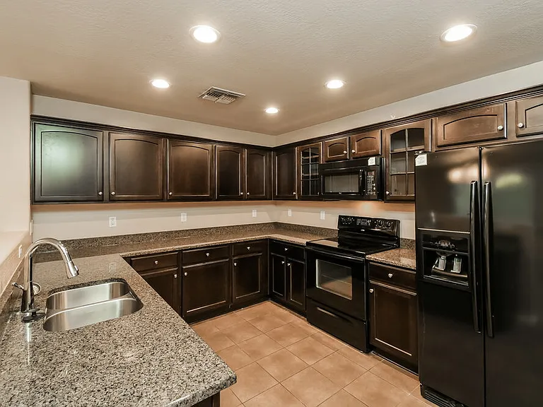 923 S Pheasant Dr — Photo 7