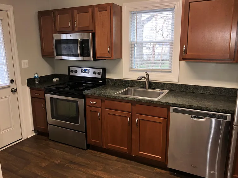 347 W Troy St — Photo 13