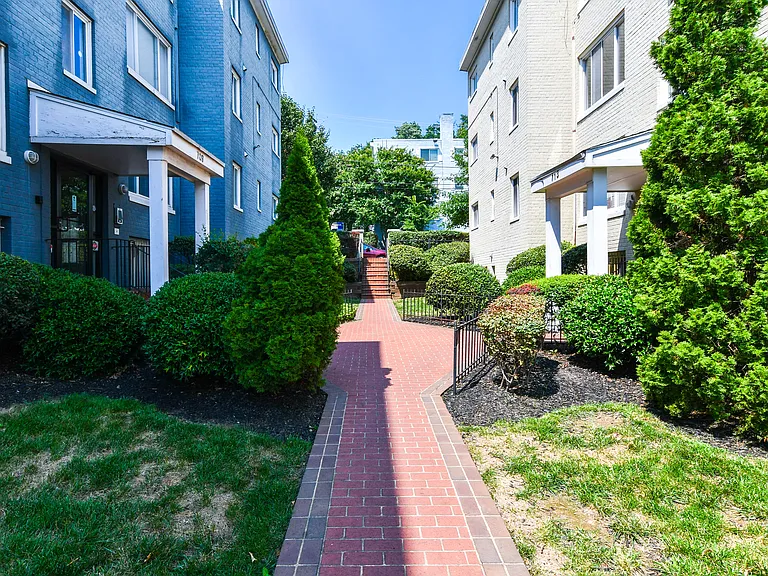 713 Brandywine St SE #B2 — Photo 1