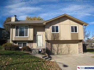 2008 Ann Marie Ct, Papillion, NE 68046