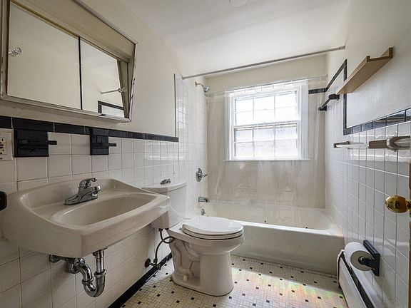 5th image of 88 Edgewood Ave #3E