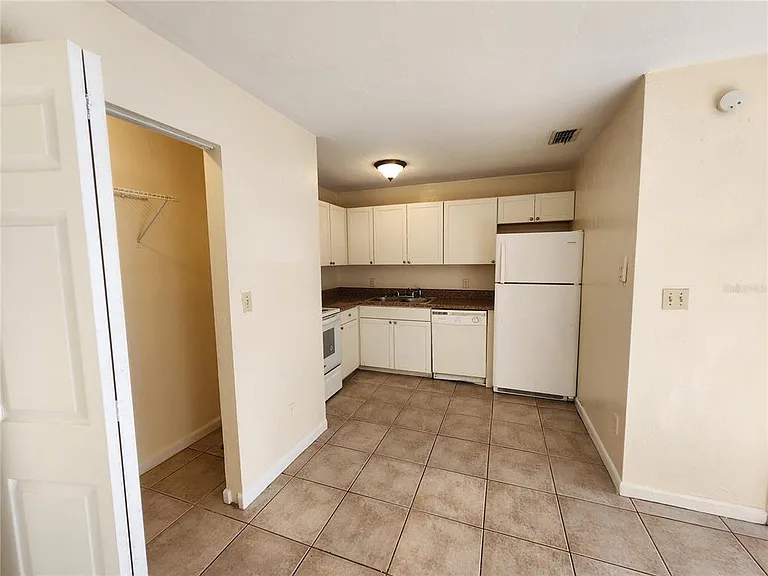 2529 NW 62nd Pl — Photo 7