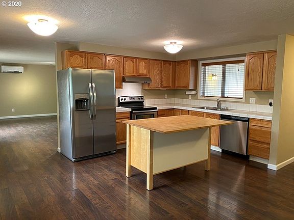 5th image of 4312 NE 45th Ave
