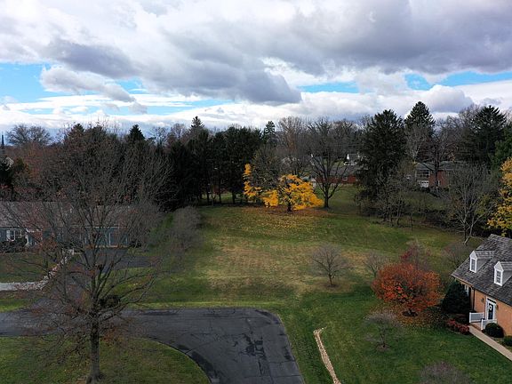 2nd image of 211 Yardley Sq