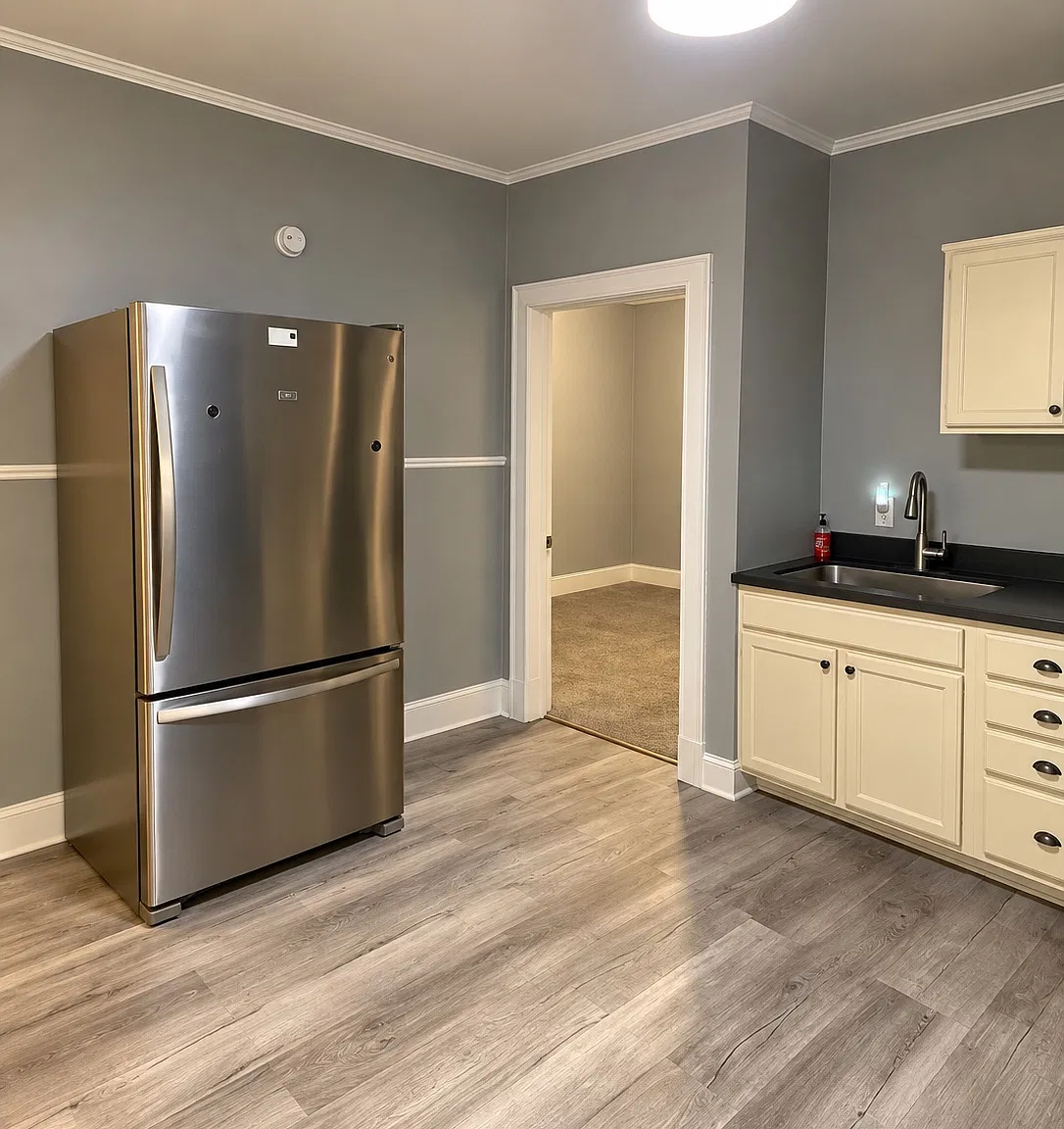 3 bed, 1200 sqft, $1,100 — Photo 2
