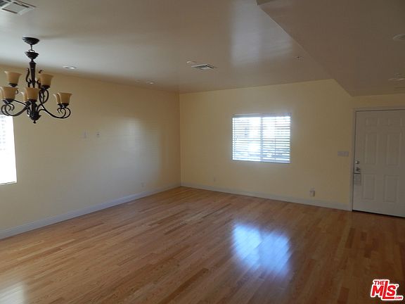 3rd image of 2020 Hillcrest Dr