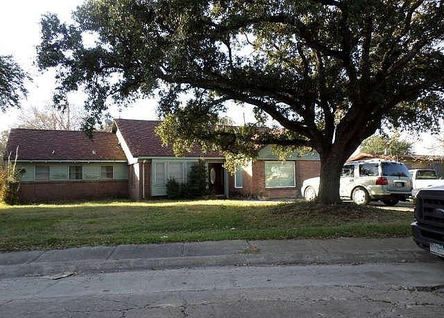 1st image of 807 W Ellaine Ave