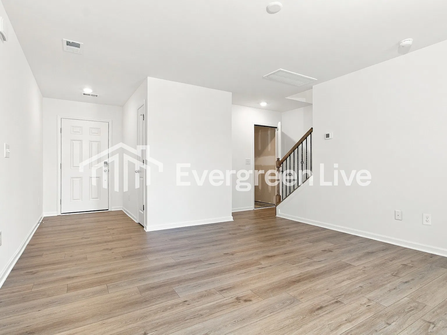 3 bed, 2.5 bath, 1346 sqft, $1,700 — Photo 4