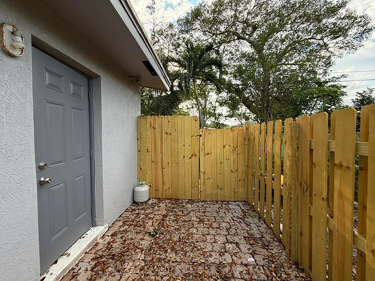 1023 NW 1st Ave #4 — Photo 9