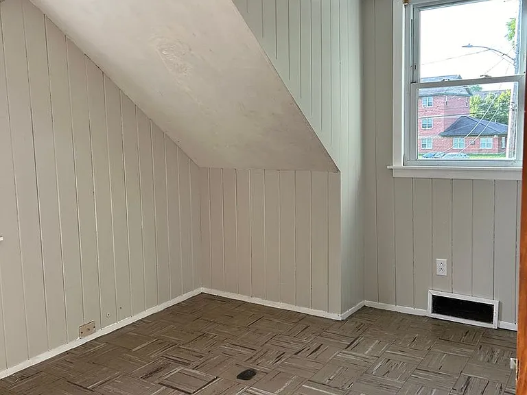 122 W Florence Ave — Photo 14
