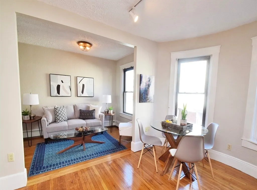 Building Photo - 217 Boylston St #2