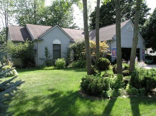 5653 Recreation Dr, West Bloomfield, MI