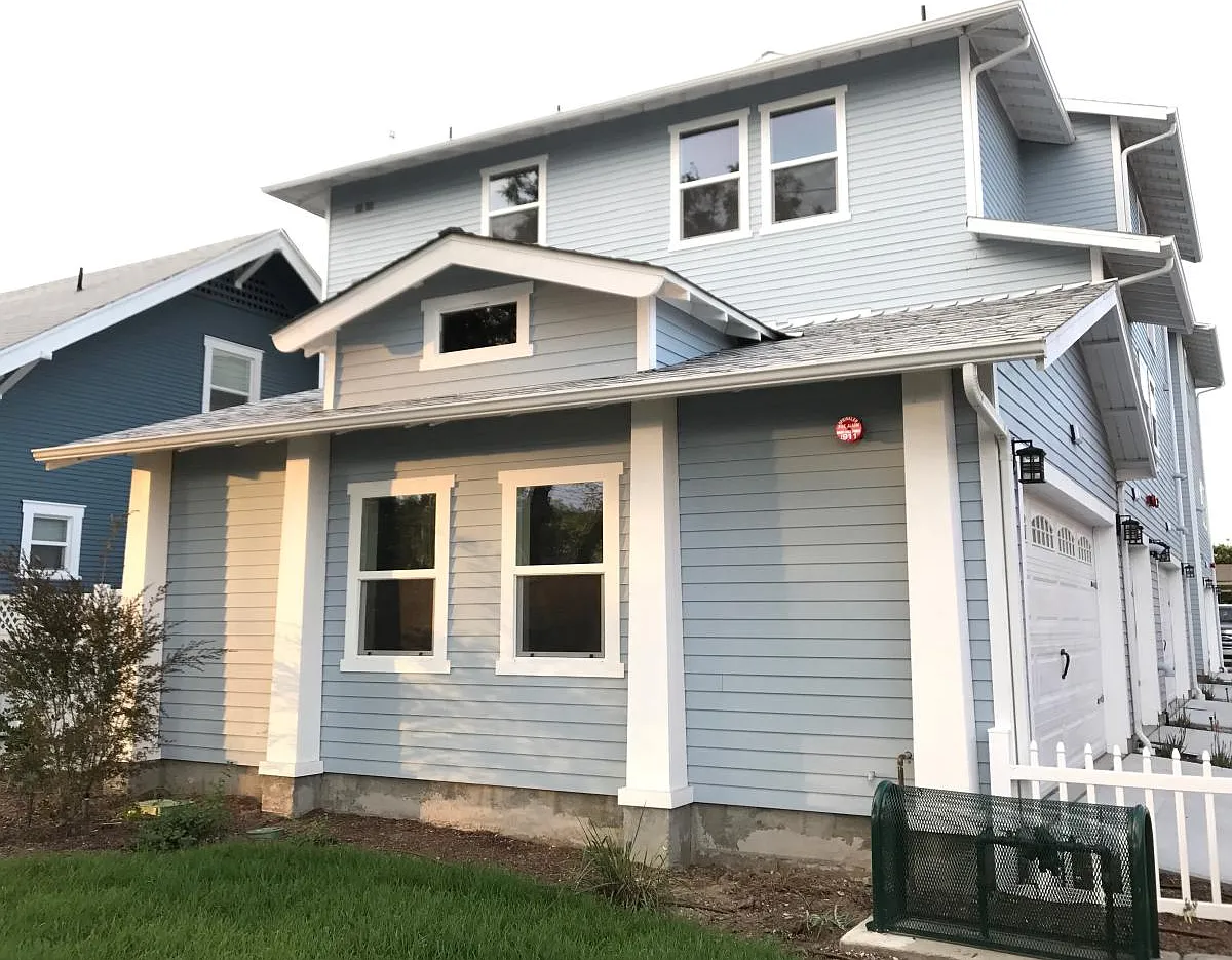 2 bed, 2.5 bath, 1100 sqft, $3,200 — Photo 1