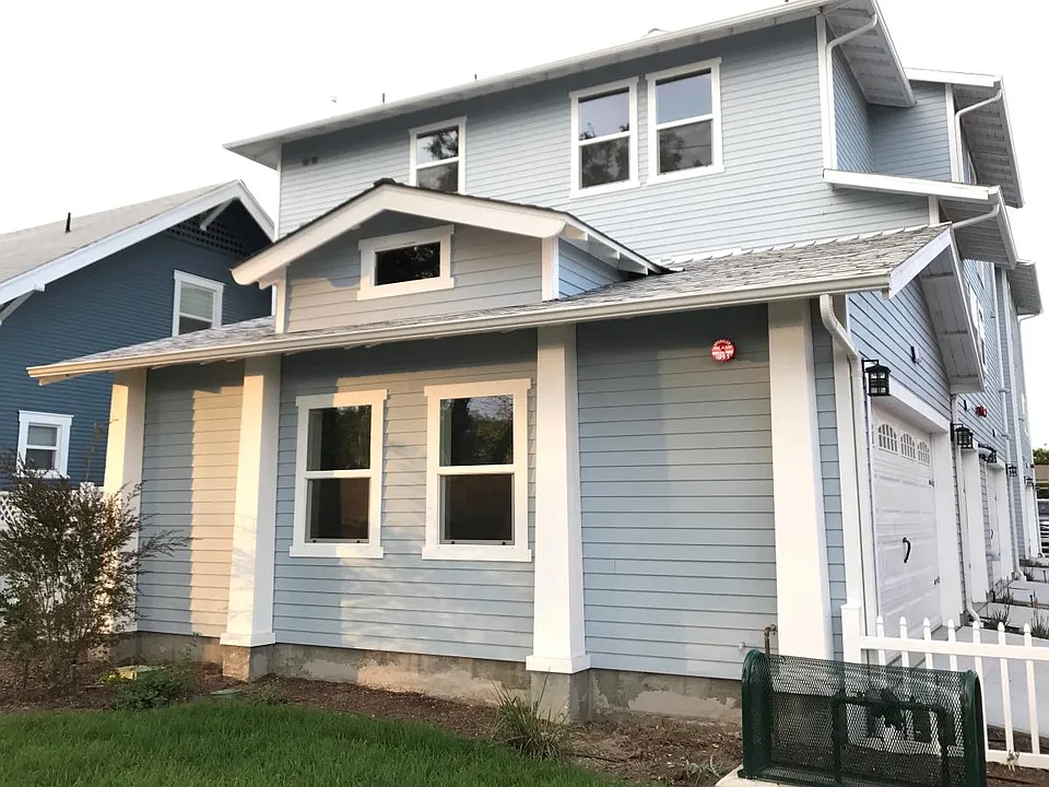 115 W Valencia Dr