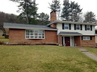 912 Beechwood Ln, Vestal, NY 13850