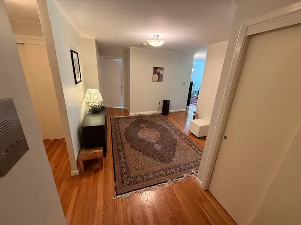 128 Pleasant St APT 201, Arlington, MA 02476