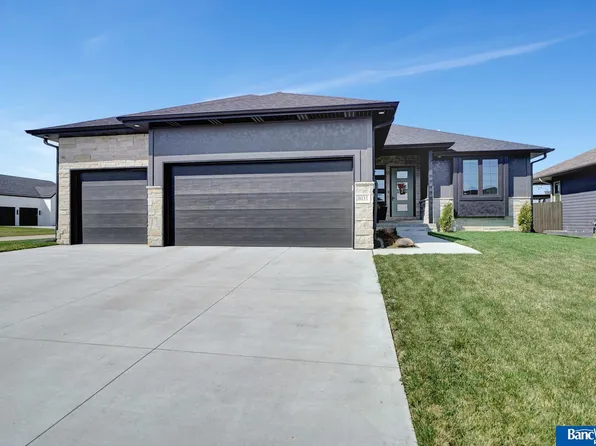 8031 S 97th St, Lincoln, NE 68526