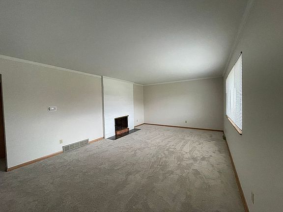 3rd image of 968 Kenwood Ln