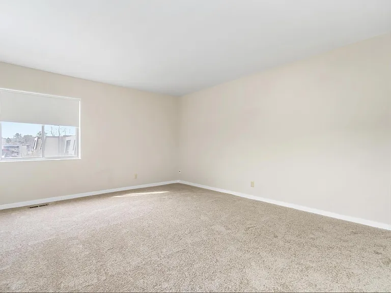 37 Stonehenge Cir — Photo 12