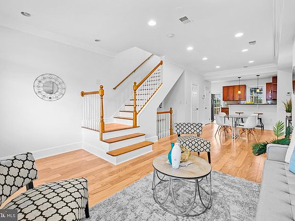 5th image of 2126 4th St NE