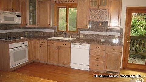 4th image of 30 Madrone Ave
